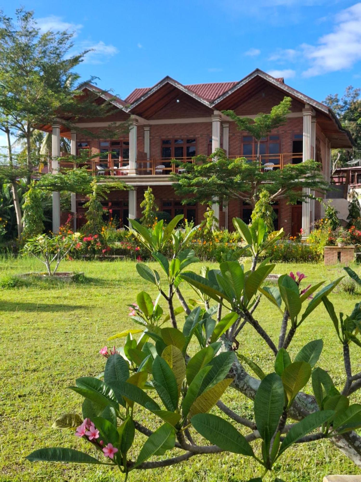 Juma Cottages Tuk Tuk Exterior photo