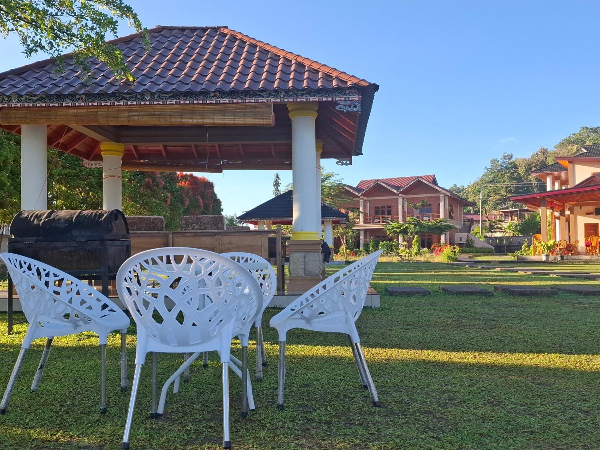 Juma Cottages Tuk Tuk Exterior photo