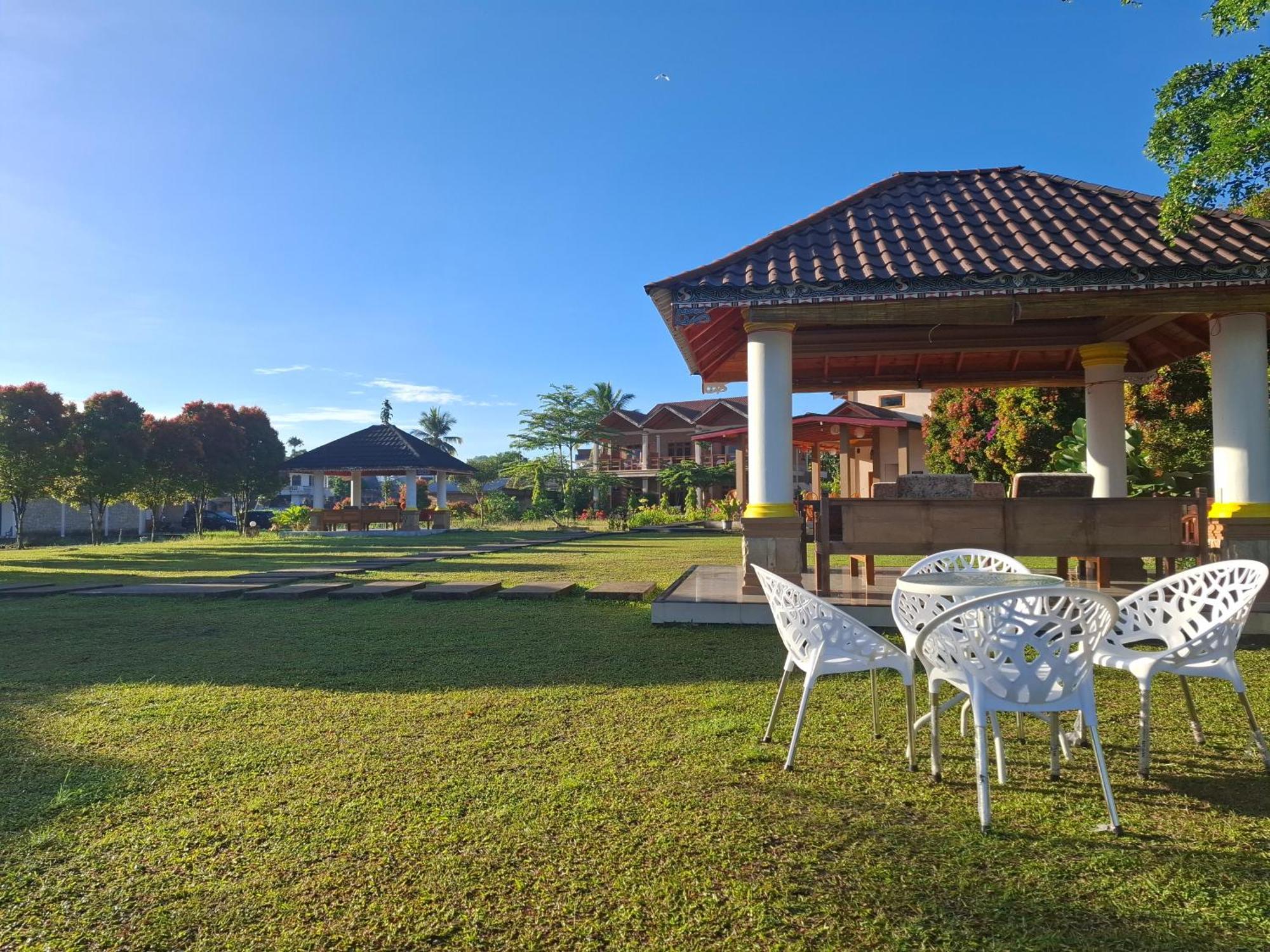 Juma Cottages Tuk Tuk Exterior photo