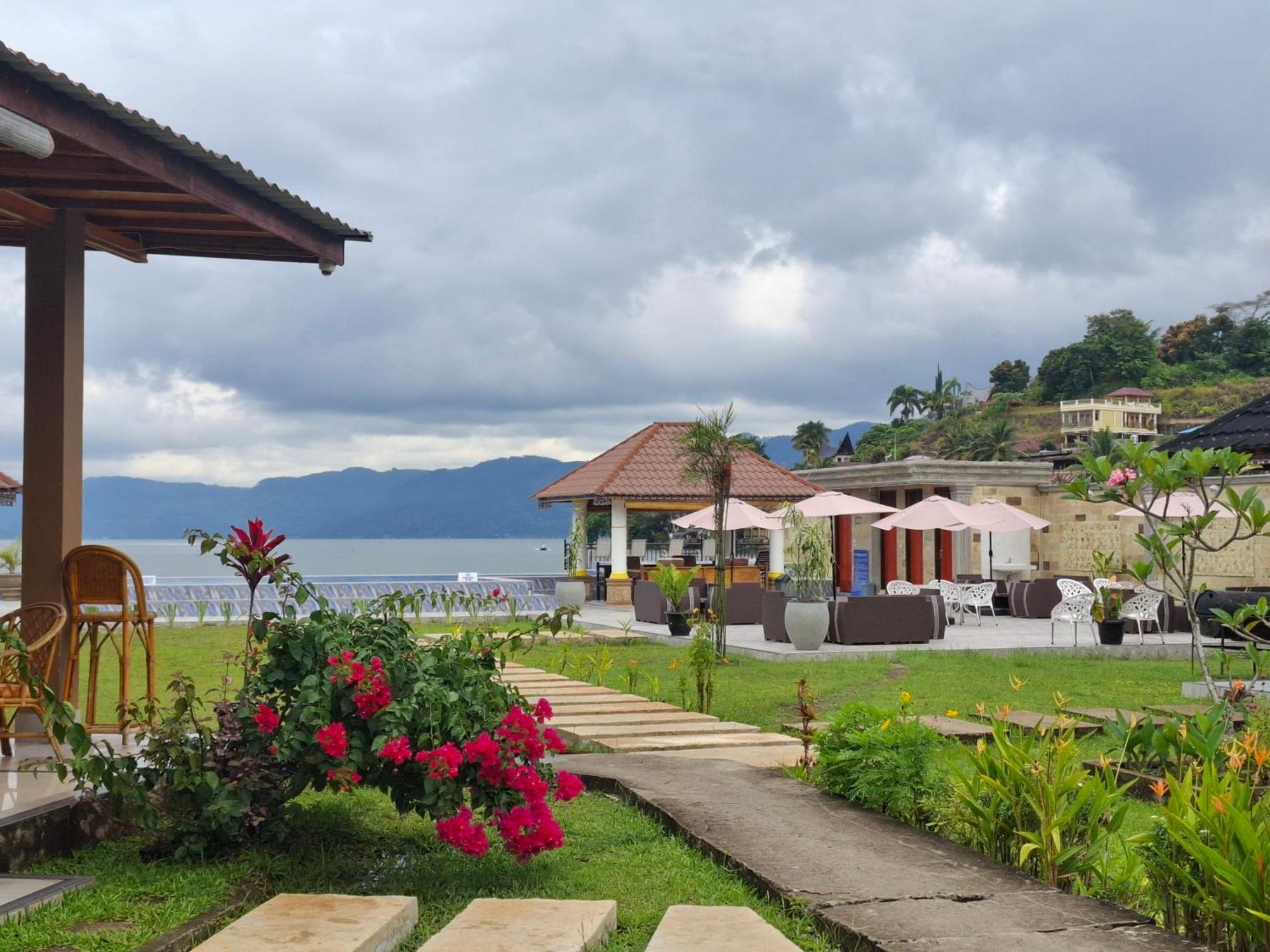 Juma Cottages Tuk Tuk Exterior photo